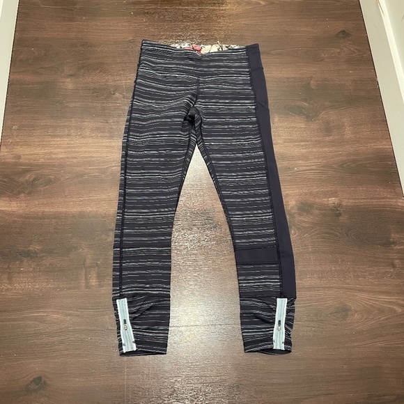 Lululemon Run The World 7/8 Tight | Leggings- Size 6 - Picture 5 of 14